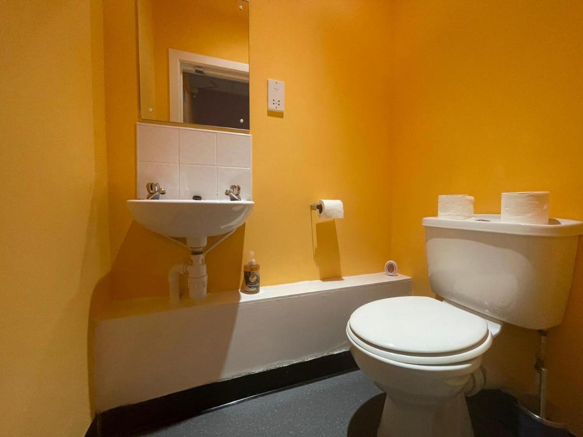 Neon 160 Hostel