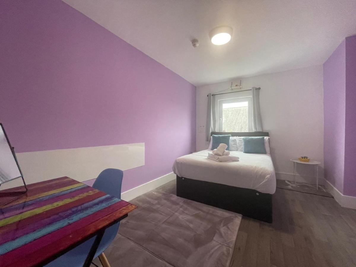 Neon 160 Hostel *