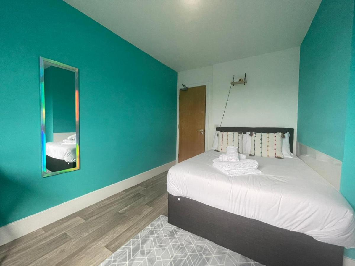 Neon 160 Hostel *