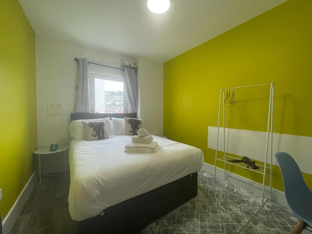 Neon 160 Hostel