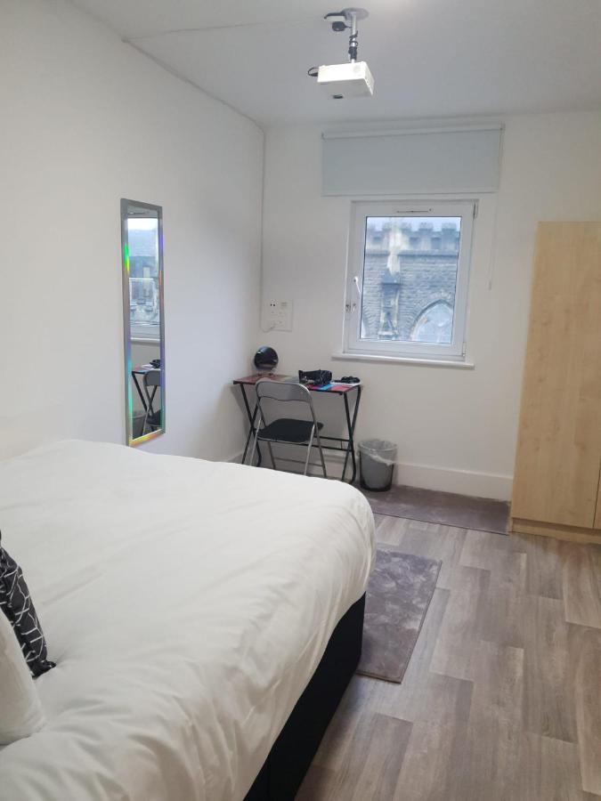 Neon 160 Hostel