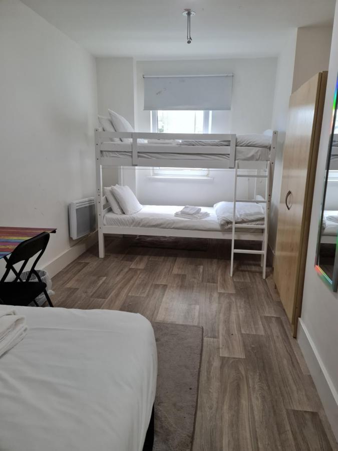 Neon 160 Hostel