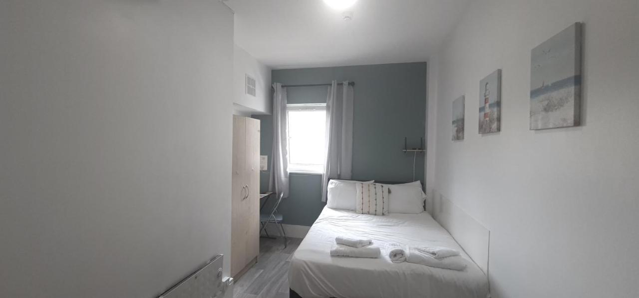 Neon 160 Hostel